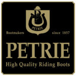 Tienda hípica online: logotipo de la marca Petrie. Productos para caballos, amazonas y jinetes.